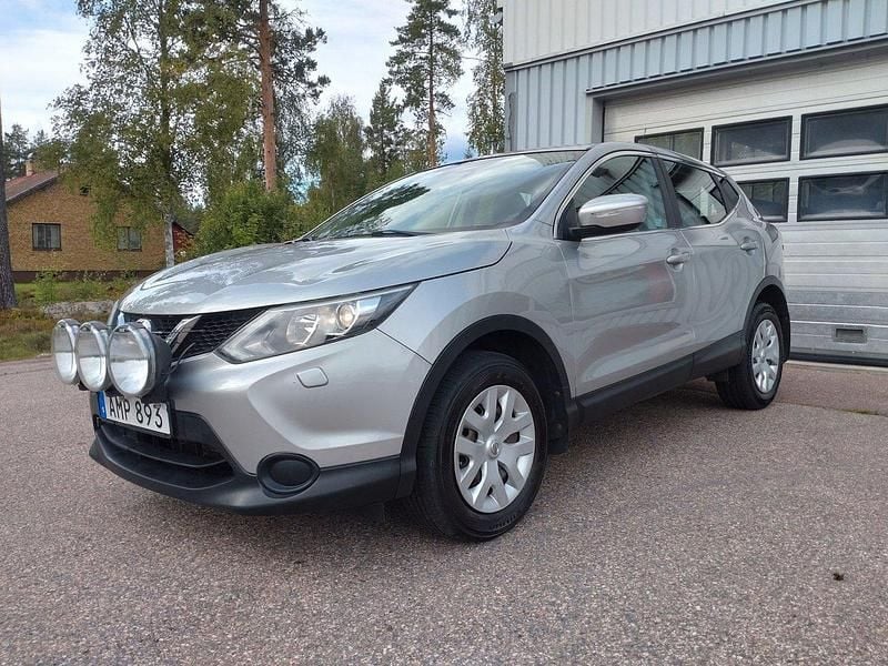 Silver Begagnad 2014 Nissan Qashqai SUV | 77 900 kr (Marknadspris) - Bild 1/4