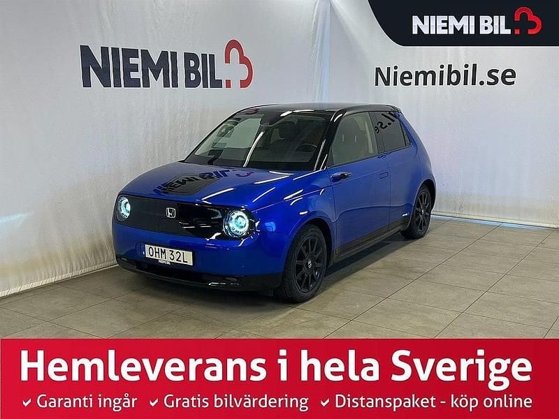Begagnad Honda e 100 kW (136 HK) 2020 Mörkblå Halvkombi