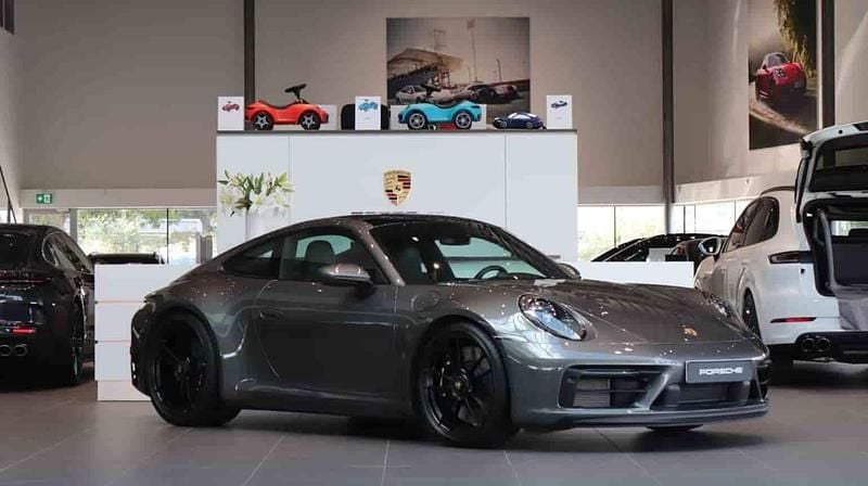 Grå Begagnad 2023 Porsche 911 Carrera GTS Sportkupé | 1 695 000 kr - Bild 1/1