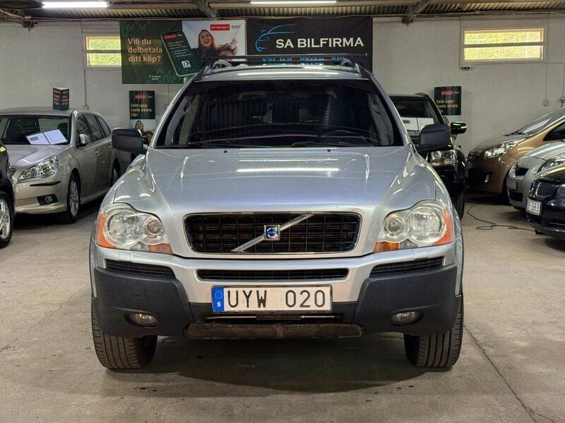 Ljusgrå Begagnad 2004 Volvo XC90 Standard SUV | 99 900 kr (Dyr) - Bild 1/4