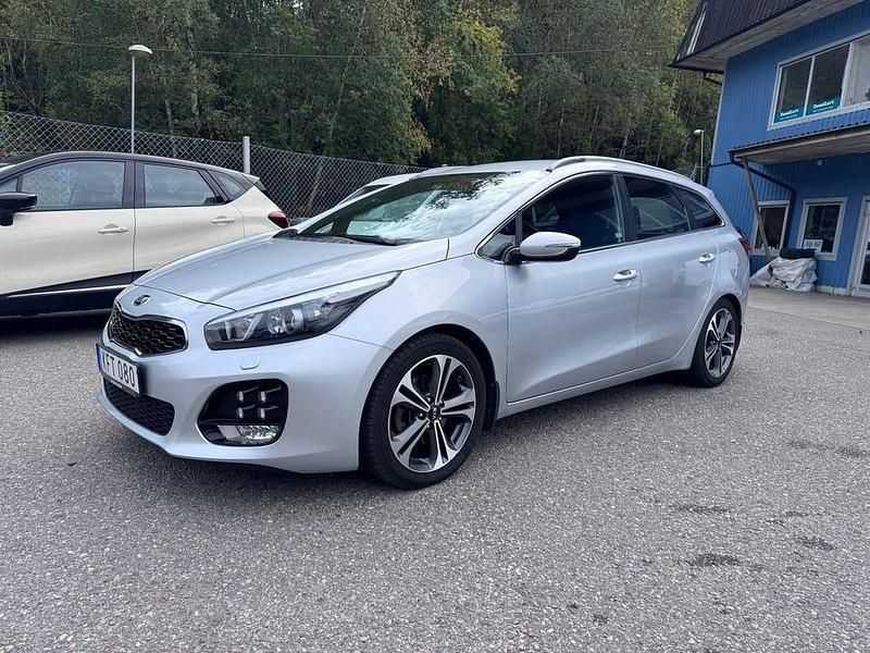 Grå Begagnad 2015 Kia Ceed Sportswagon GT-Line Kombi | 129 900 kr (Marknadspris) - Bild 1/4