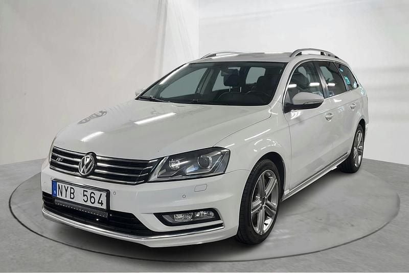 Vit Begagnad 2014 VW Passat Sedan | 114 000 kr (Marknadspris) - Bild 1/4