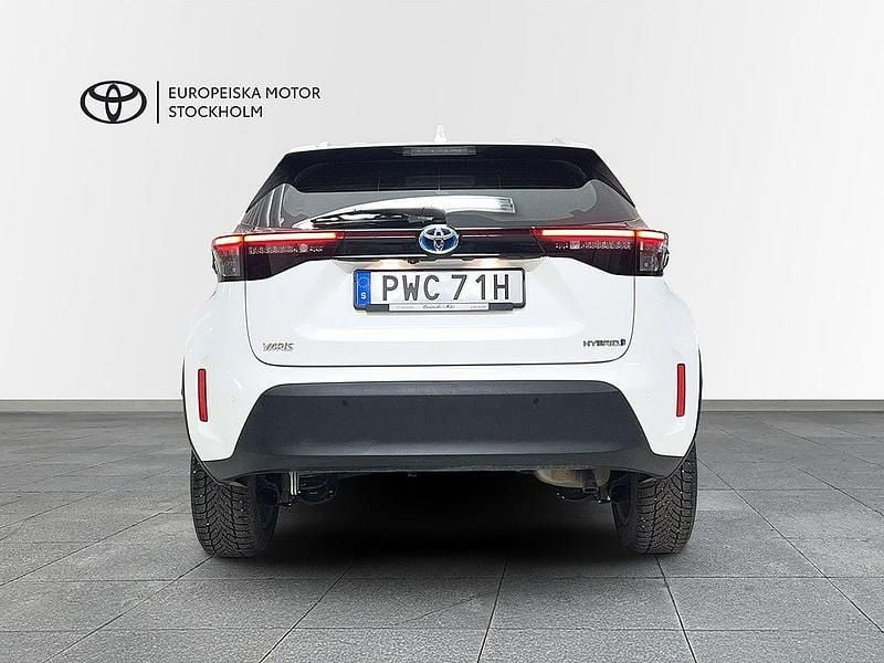 Begagnad Toyota Yaris 2022 Vit Halvkombi