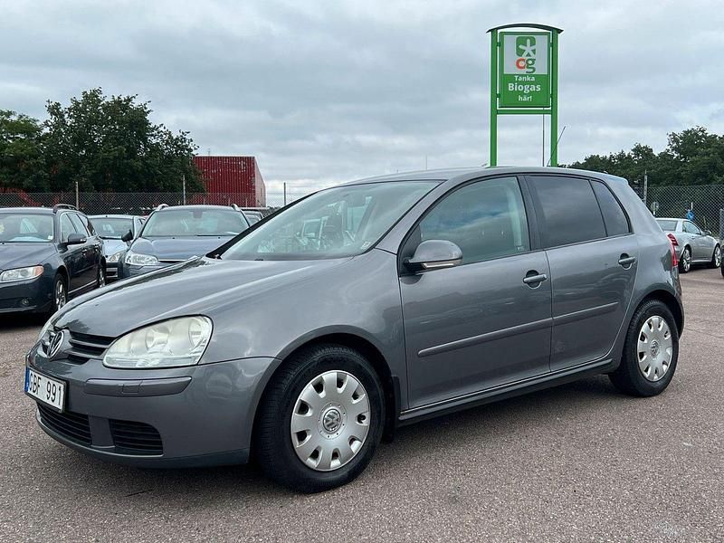 Mörkgrå (grå) Begagnad 2007 VW Golf V Trendline Halvkombi | 29 900 kr (Lite dyr) - Bild 1/4
