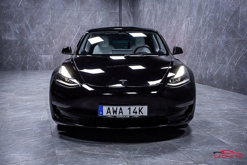 Begagnad Tesla Model 3 Long Range AWD 366 kW (498 HK) 2022 Svart Sedan