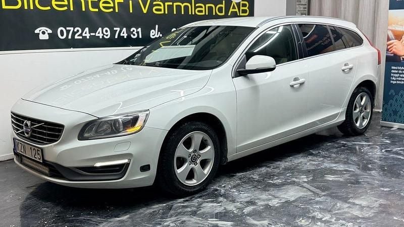 Vit Begagnad 2013 Volvo V60 Summum Kombi | 84 900 kr (Marknadspris) - Bild 1/4