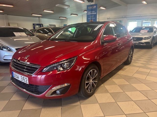 Mörkröd Begagnad 2013 Peugeot 308 Allure Halvkombi | 78 900 kr (Lite dyr) - Bild 1/4