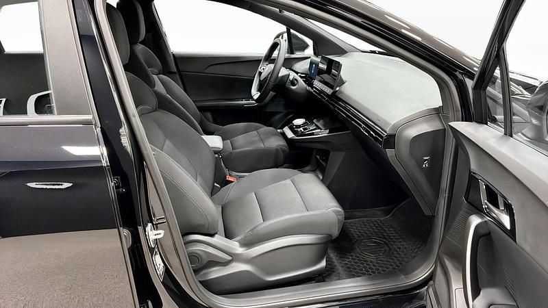 Begagnad MG MG4 EV Luxury 150 kW (204 HK) 2022 Svart Halvkombi