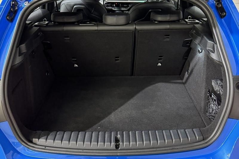 Begagnad BMW 118 Shadowline 136 HK (100 kW) 2021 Blå Halvkombi