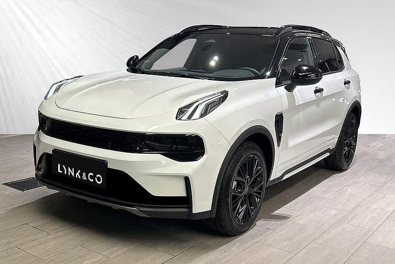 Svart Begagnad 2024 Lynk & Co 01 SUV | 424 900 kr - Bild 1/4