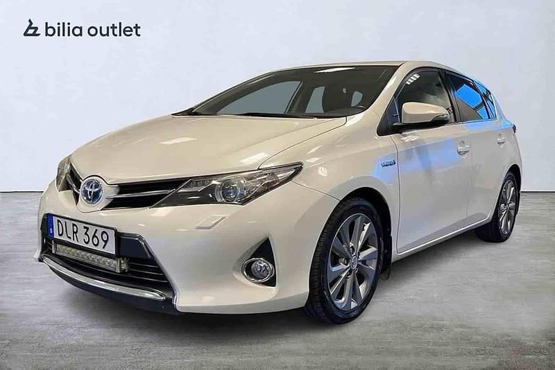 Vit Begagnad 2014 Toyota Auris Hybrid Halvkombi | 144 900 kr (Marknadspris) - Bild 1/1