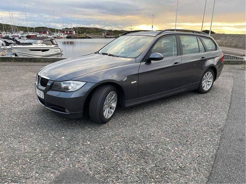 Grå Begagnad 2008 BMW 318 Advantage Kombi | 47 000 kr (Lite dyr) - Bild 1/4