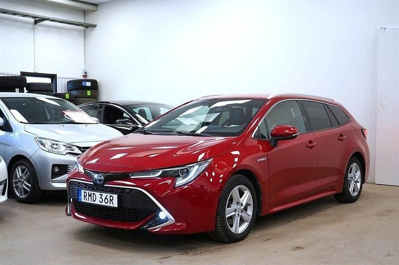 Begagnad Toyota Corolla Executive 184 HK (135 kW) 2019 Rödmetallic Kombi