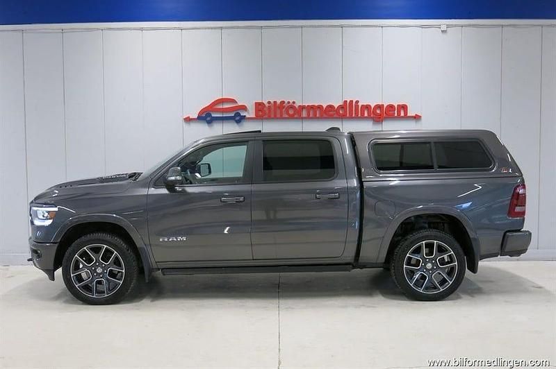 Grå svart Begagnad 2019 Dodge Ram Pickup | 549 900 kr (Bra pris) - Bild 1/4