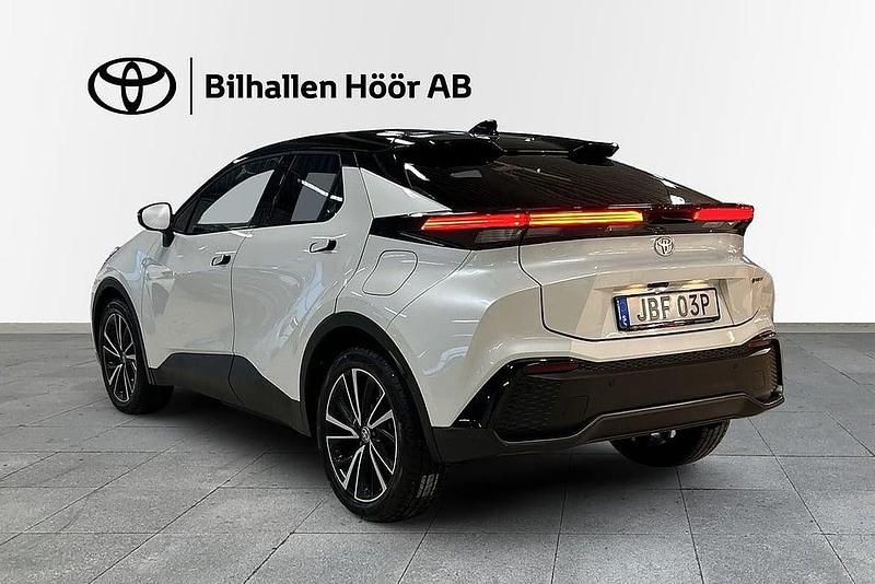 Begagnad Toyota C-HR Executive 151 HK (111 kW) 2024 Vit SUV