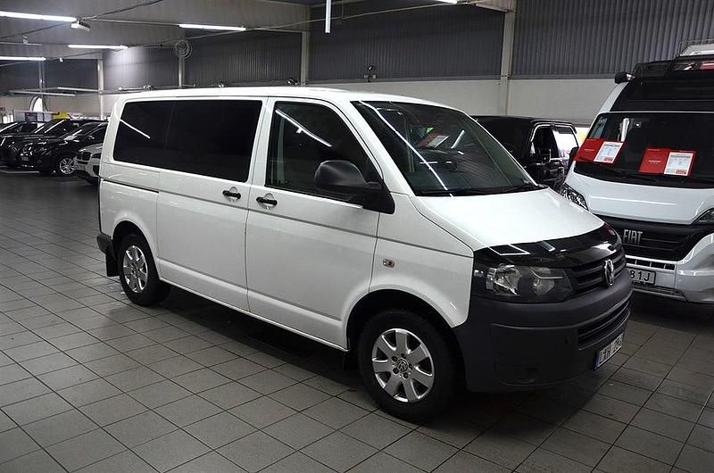 Vit Begagnad 2012 VW Shuttle Minibuss | 129 900 kr - Bild 1/4