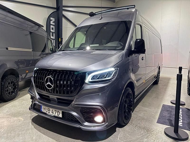 Mörkgrå (grå) Ny 2025 Mercedes Sprinter AMG Van | 1 786 250 kr - Bild 1/4