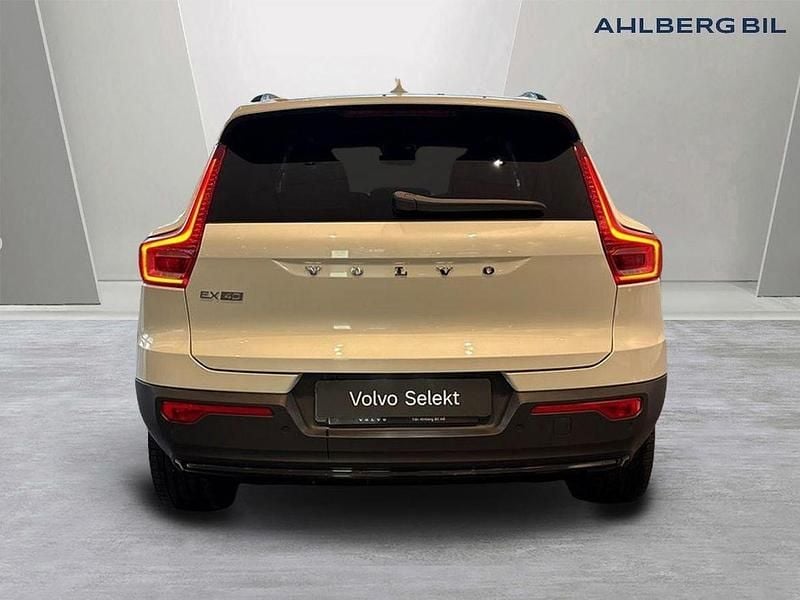 Begagnad Volvo EX40 Plus 188 kW (256 HK) 2024 Vit SUV