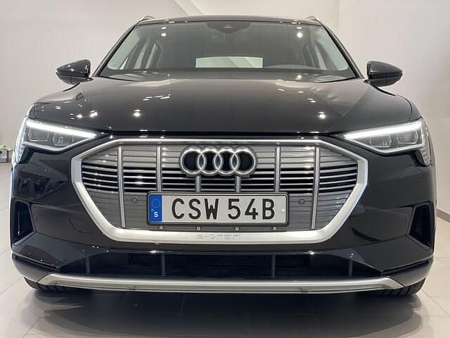 Brilliantsvart Begagnad 2022 Audi e-tron Proline SUV | 439 900 kr (Lite dyr) - Bild 1/4