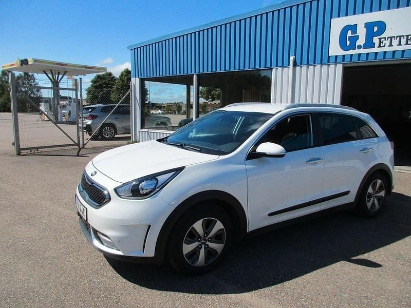 Vit Begagnad 2019 Kia Niro Advance SUV | 195 000 kr (Marknadspris) - Bild 1/4