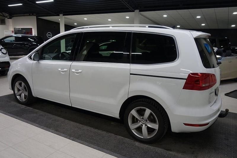 Begagnad VW Sharan 140 HK (102 kW) 2015 Vit Minibuss