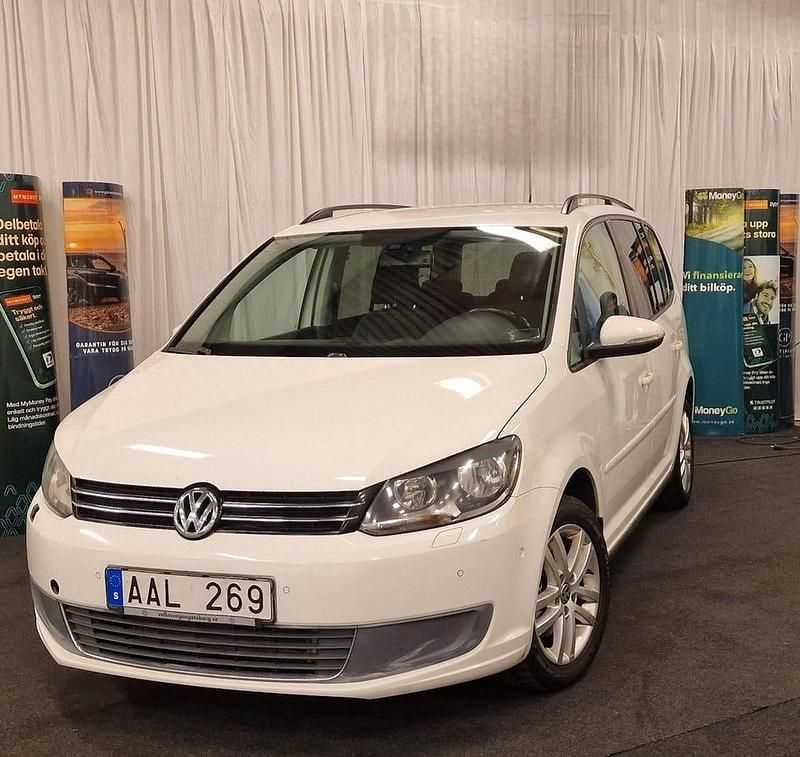 Vit Begagnad 2012 VW Touran Minibuss | 63 000 kr (Marknadspris) - Bild 1/4
