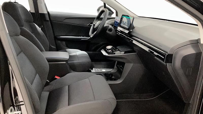 Begagnad MG MG4 EV 125 kW (170 HK) 2024 Svart Halvkombi