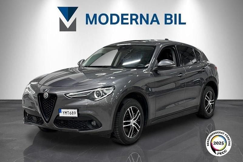 Grå Begagnad 2017 Alfa Romeo Stelvio SUV | 159 900 kr (Bra pris) - Bild 1/3