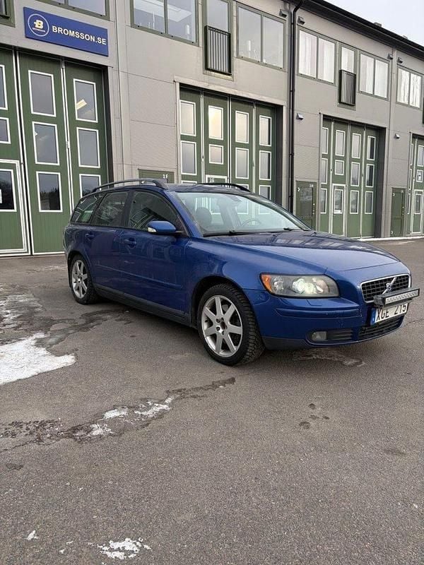 Begagnad Volvo V50 Momentum 220 HK (161 kW) 2005 Blå Kombi