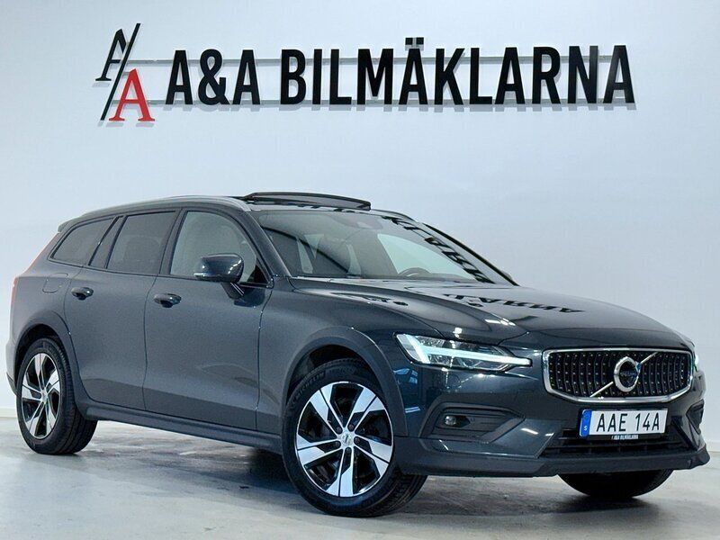 Grå Begagnad 2019 Volvo V60 CC Kombi | 319 800 kr (Dyr) - Bild 1/4
