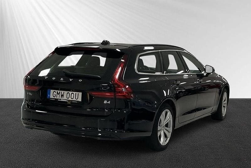 Begagnad Volvo V90 Core 197 HK (144 kW) 2023 Svart Kombi