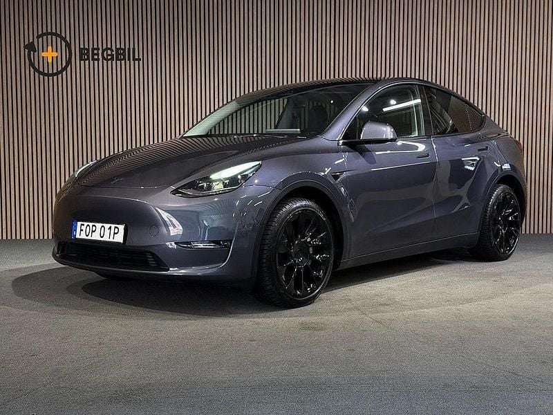 Grå Begagnad 2021 Tesla Model Y Long Range AWD SUV | 369 400 kr - Bild 1/4