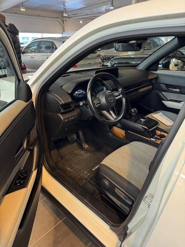 Begagnad Mazda MX30 Exclusive-Line 105 kW (143 HK) 2023 Vit SUV