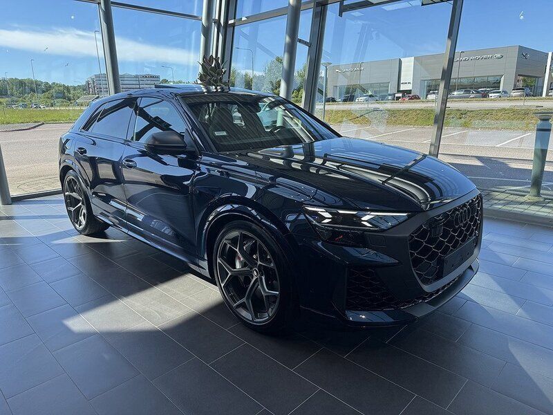 Blå Ny 2024 Audi RS Q8 Performance SUV | 2 199 000 kr - Bild 1/4