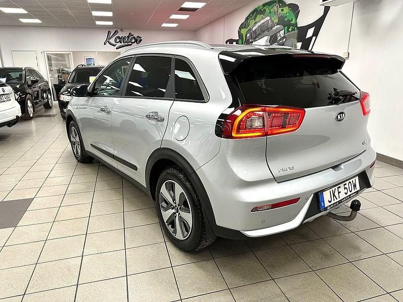 Grå Begagnad 2019 Kia Niro Advance SUV | 214 500 kr (Marknadspris) - Bild 1/4