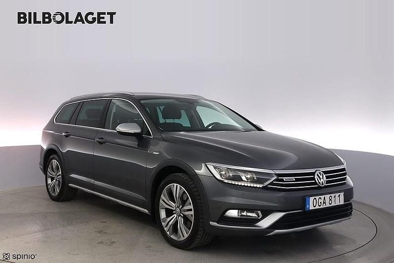 Mörkgrå Begagnad 2016 VW Passat Alltrack Kombi | 139 800 kr (Marknadspris) - Bild 1/4