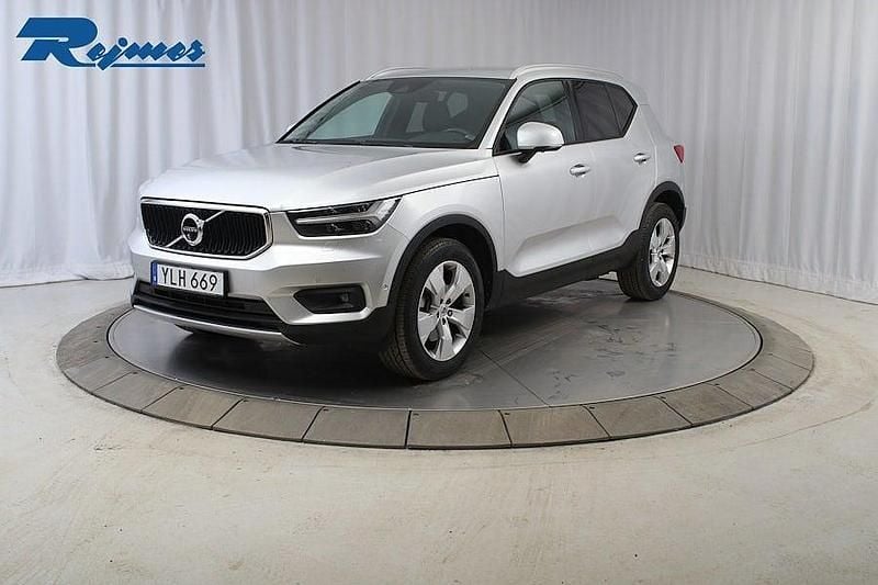 Silver Begagnad 2018 Volvo XC40 Momentum SUV | 289 800 kr (Bra pris) - Bild 1/4