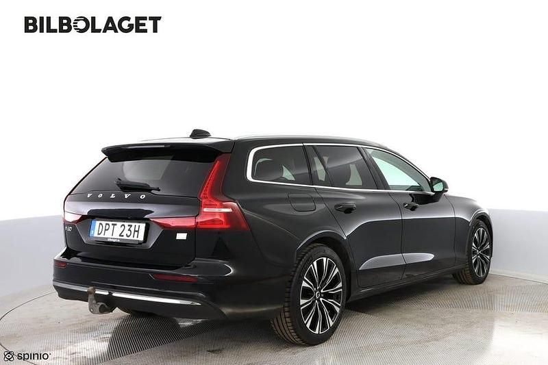 Begagnad Volvo V60 Core 355 HK (261 kW) 2023 Svart Kombi