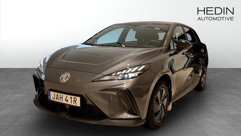 Grå Begagnad 2023 MG MG4 EV Halvkombi | 254 900 kr (Marknadspris) - Bild 1/4