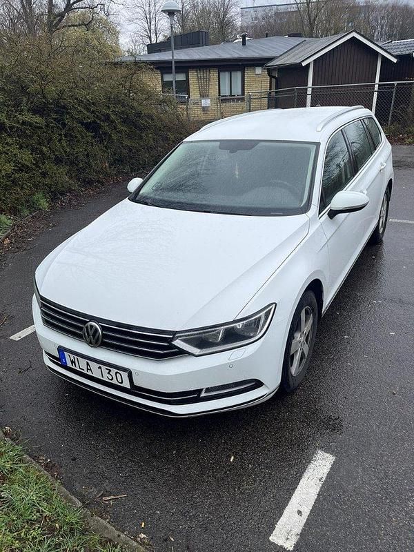 Vit Begagnad 2016 VW Passat GT Kombi | 137 000 kr (Marknadspris) - Bild 1/4