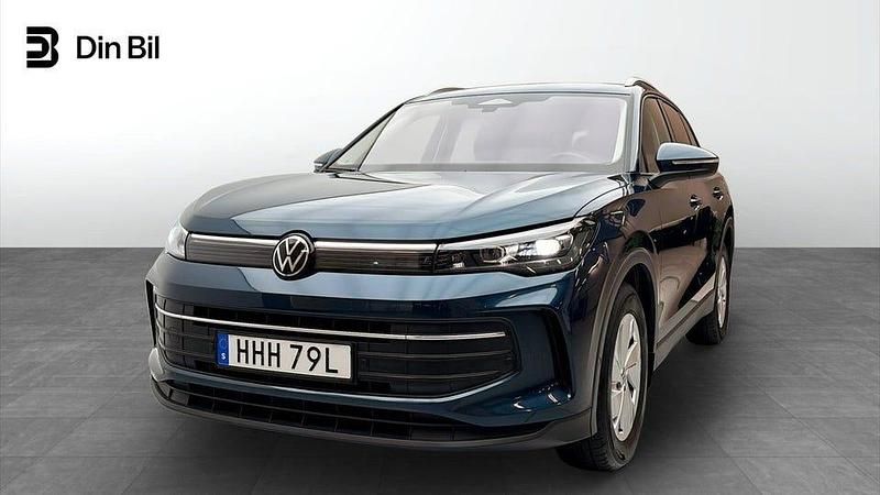 Blå Begagnad 2024 VW Tiguan SUV | 359 000 kr (Marknadspris) - Bild 1/4