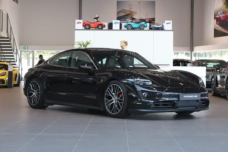 Svart Begagnad 2020 Porsche Taycan 4S Sedan | 599 000 kr (Superpris) - Bild 1/4