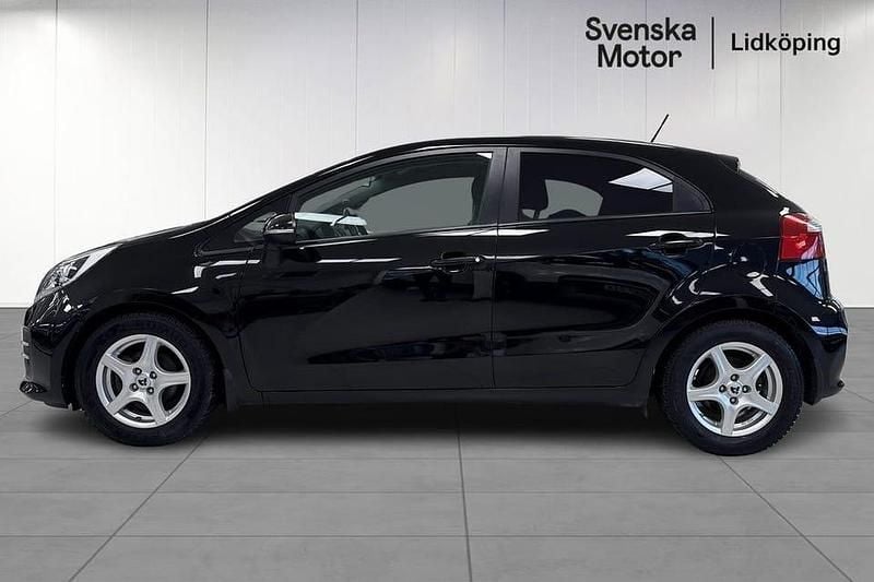 Begagnad Kia Rio 84 HK (61 kW) 2016 Svart Halvkombi