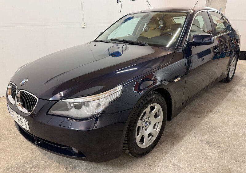 Blå Begagnad 2006 BMW 525 Sedan | 99 900 kr - Bild 1/4