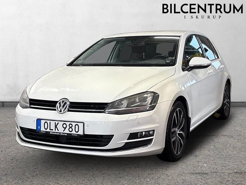 Vit Begagnad 2014 VW Golf VII | 129 900 kr (Marknadspris) - Bild 1/4