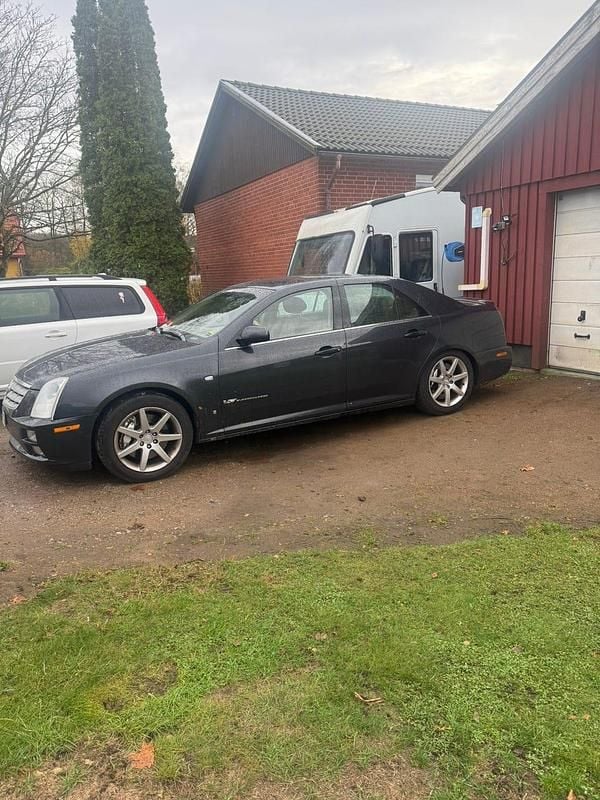 Begagnad 2005 Cadillac STS Sedan | 40 000 kr - Bild 1/4