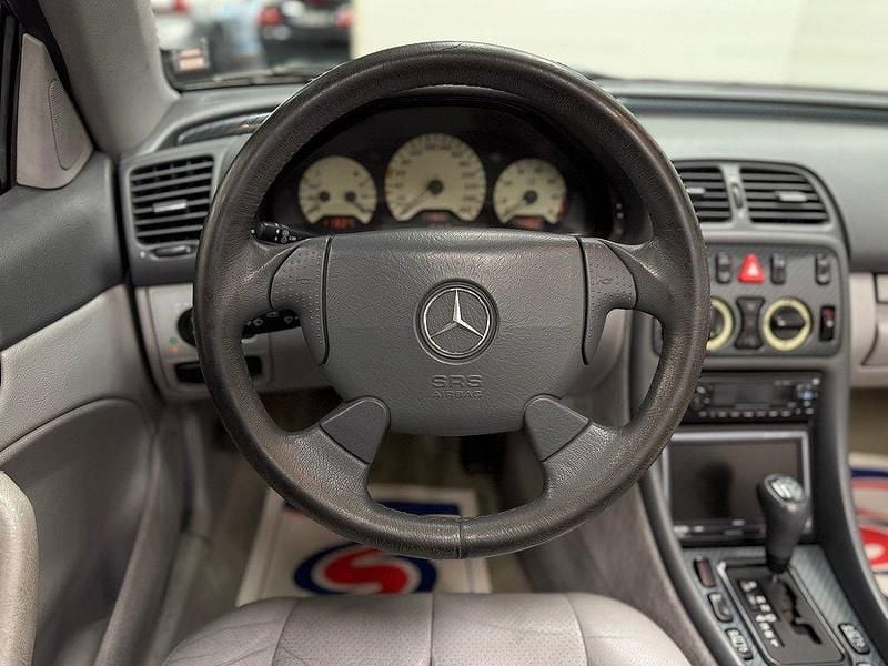 Begagnad Mercedes CLK230 193 HK (141 kW) 1999 Mörkblå Cab