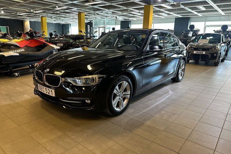 Svart Begagnad 2016 BMW 320 Sport Line Sedan | 149 900 kr (Marknadspris) - Bild 1/4