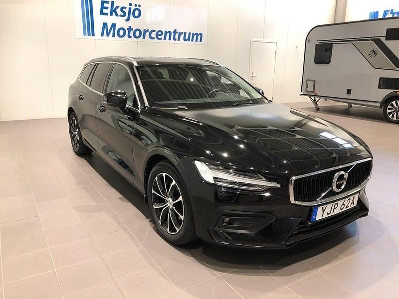 Svart Begagnad 2020 Volvo V60 Momentum Kombi | 309 900 kr (Marknadspris) - Bild 1/4