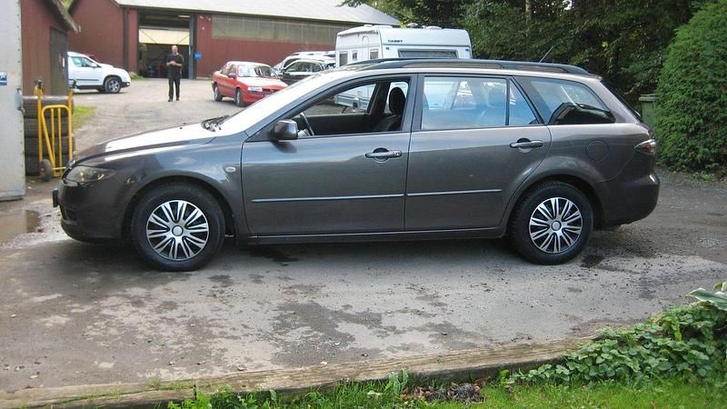 Grå Begagnad 2006 Mazda 6 Touring Kombi | 33 900 kr (Marknadspris) - Bild 1/3